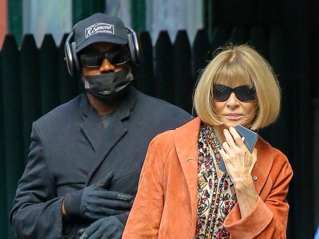 クロックスを履いて出かけたカニエがランチを共にしたのは、アナ・ウィンター