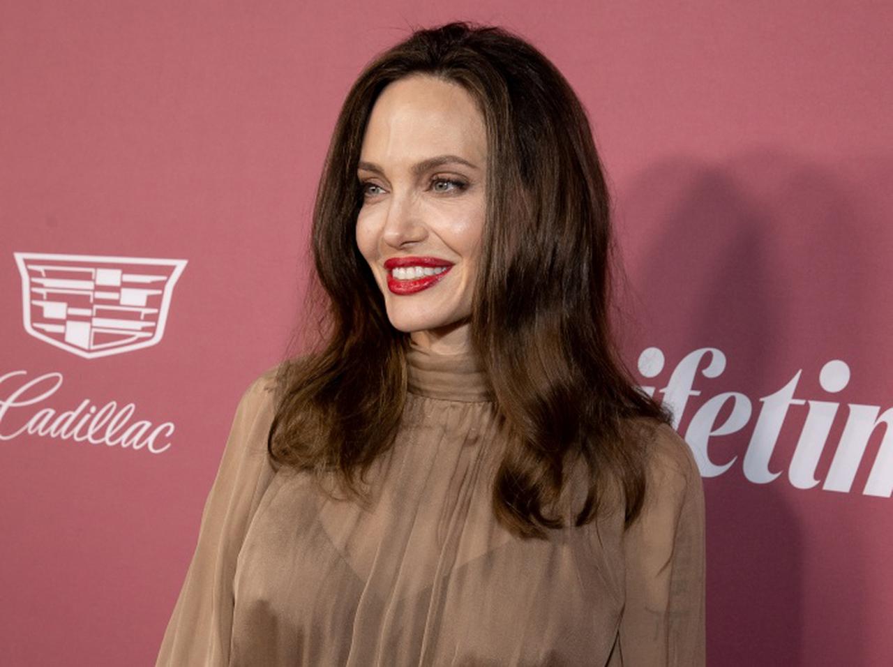 アンジェリーナ・ジョリー、元夫と2人きりで食事&同じ車に乗って帰る