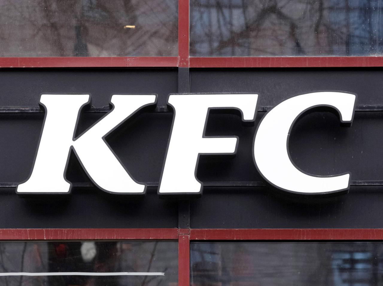 “その食べ方どうやって思いついたの…”なケンタッキーフライドチキン、とはいえ美味しそうだと注目を集めてしまう