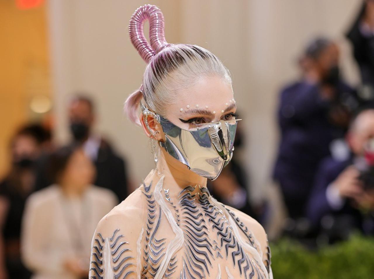 グライムス、イーロン・マスクとの破局報道に寄せられた誹謗中傷などに反応【全訳】