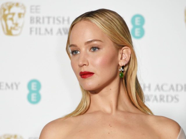 妊娠中のジェニファー・ローレンス、中絶禁止に反対する抗議デモで「中絶の権利」を訴える