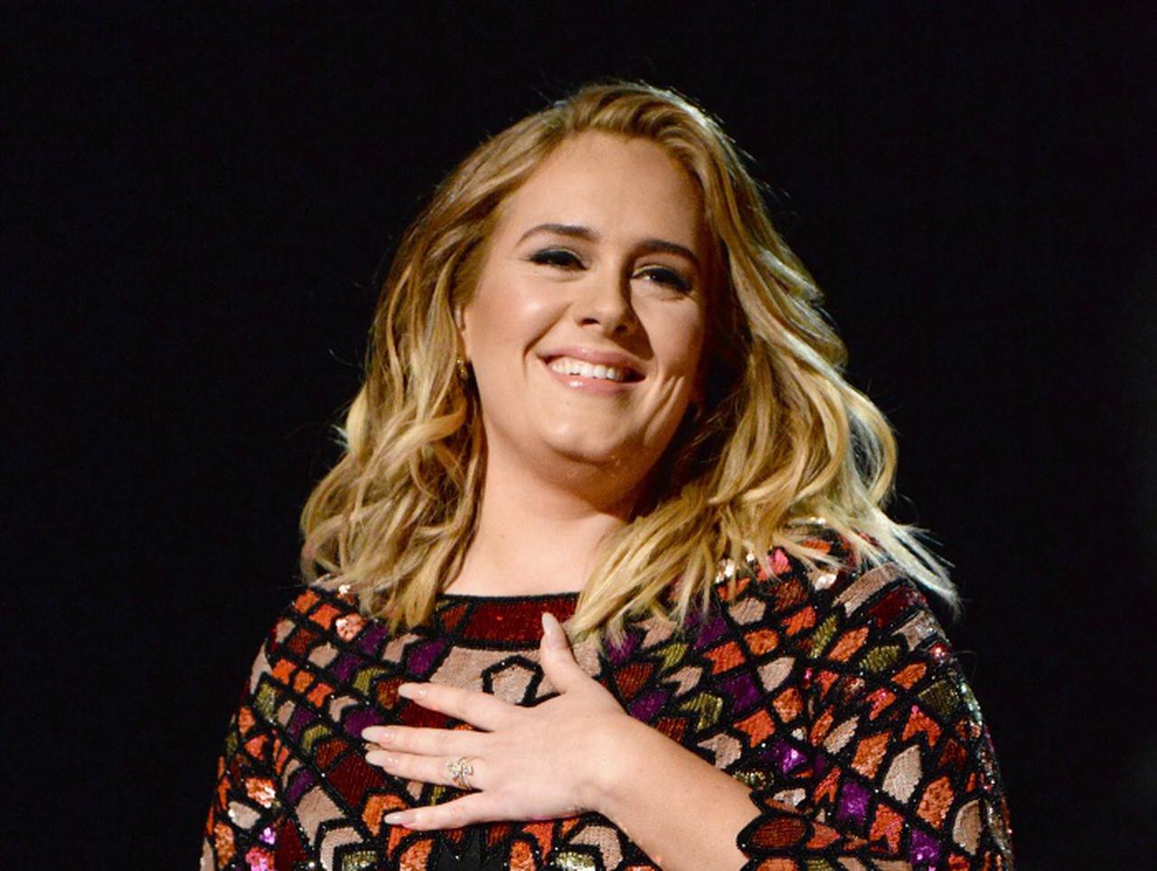 アデル、新曲はピアノベースのバラード!いち早く一部のファンに聴かせる