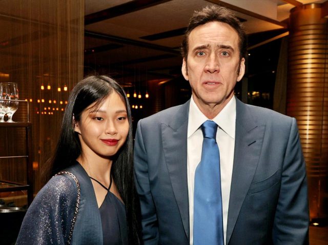 ニコラス・ケイジ、日本人妻リコ・シバタと雑誌の表紙を飾る