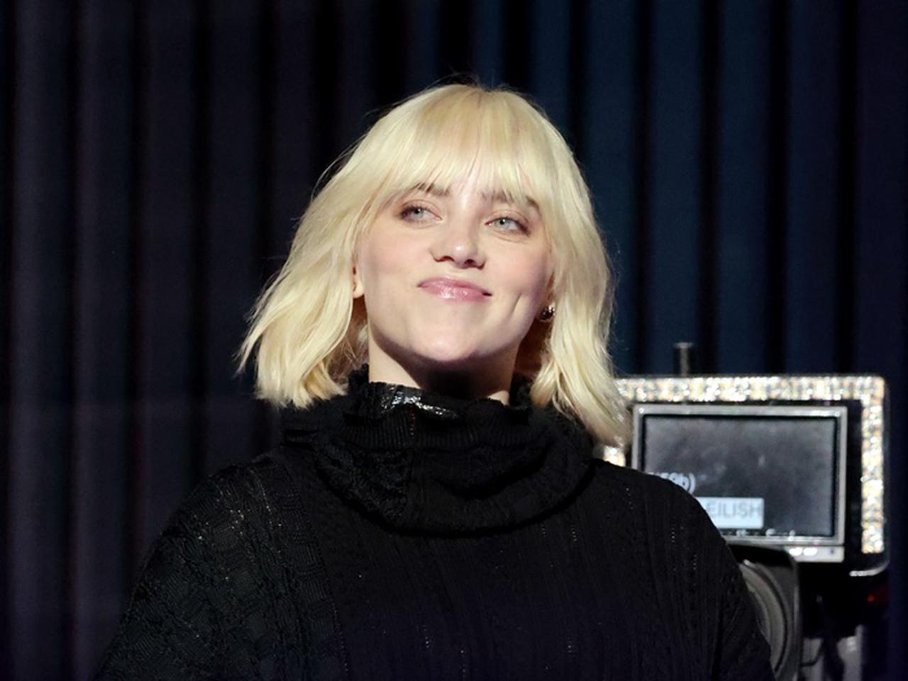 ビリー・アイリッシュ、ダニエル・クレイグとの写真をいじる