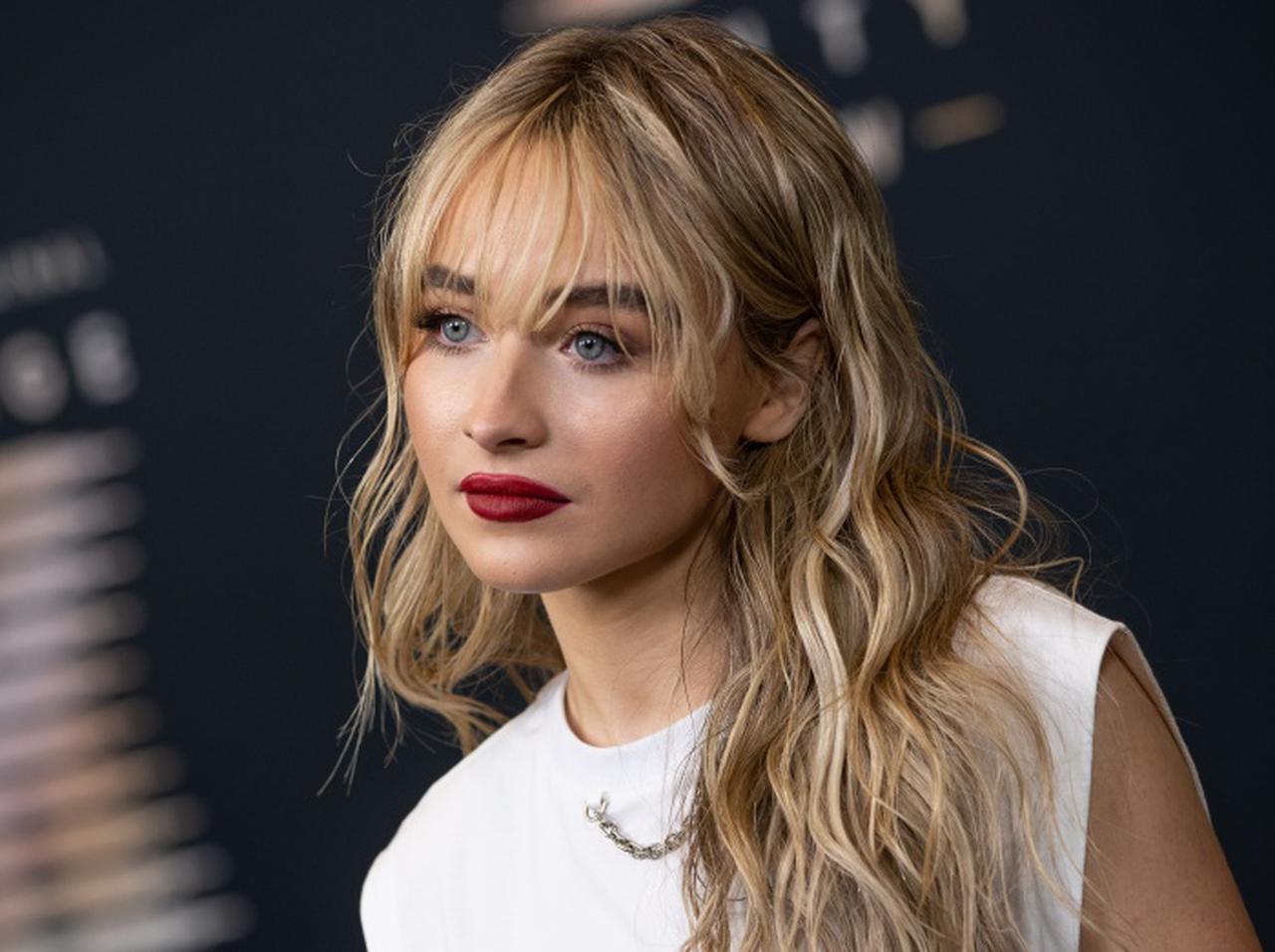 若くしてスターになったサブリナ・カーペンター、次のアルバムには12歳からの成長が詰まっていると明かす