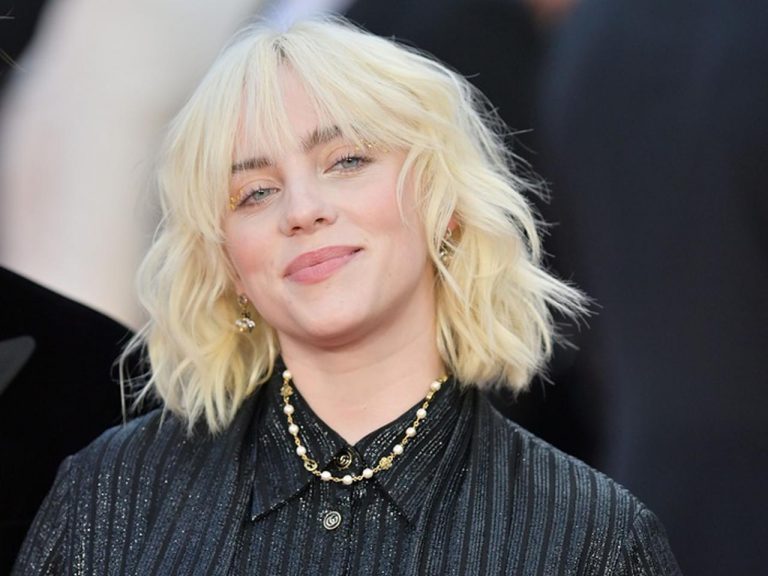 ビリー・アイリッシュ、新しいタトゥーをゲット？蝶のタトゥーがお目見え