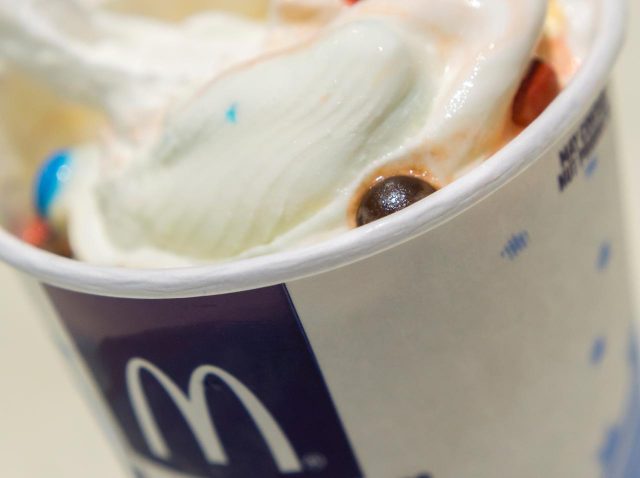 マクドナルドのマックフルーリーにまつわる「残念なウワサ」、“敵”が反応