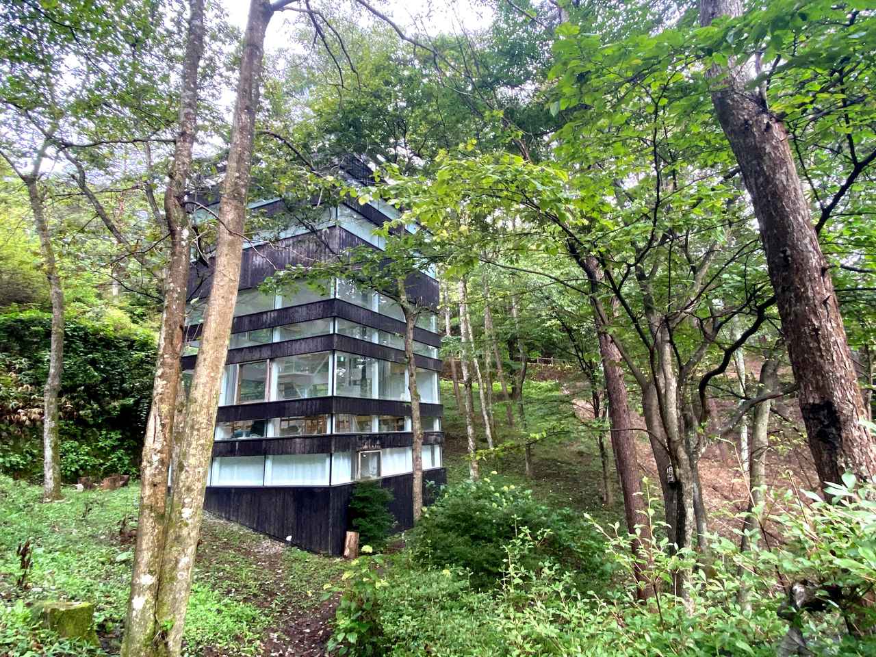 国内でセレブ気分を満喫！軽井沢の「輪の家」にフロントロウ編集部が突撃【Airbnb】