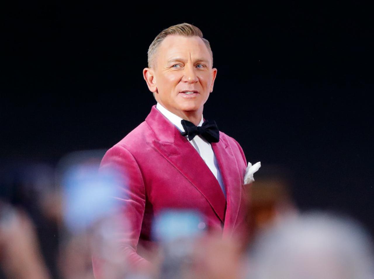 『007』ダニエル・クレイグ、ゲイバーに行くのが好きな「理由」が“下心ありあり”