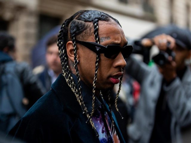 タイガが警察署に出頭、ドメスティックバイオレンスの容疑で逮捕