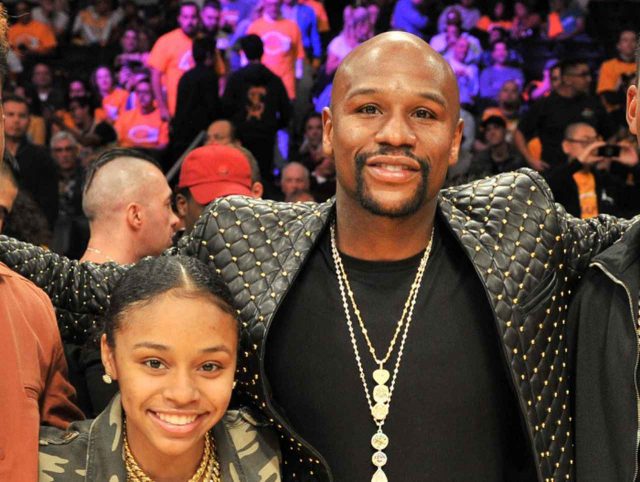 懲役20年の可能性が…、フロイド・メイウェザー20歳の娘が婚約者の恋人を刺した事件