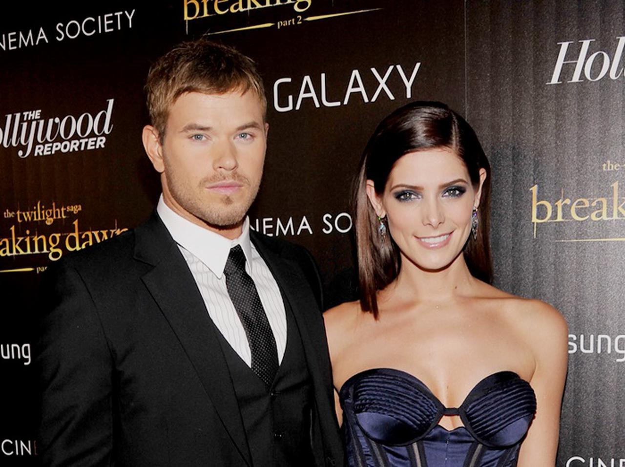 『トワイライト』の仲良し兄妹が再会！ケラン・ラッツがアシュリー・グリーンをお姫様抱っこ