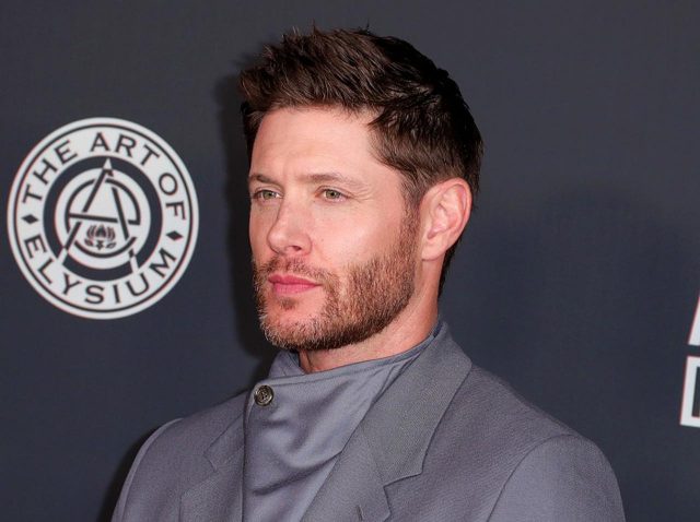 誤射事件の数日前に銃管理者とのやりとりを明かしていた、アレック・ボールドウィンの共演者ジェンセン・アクレス