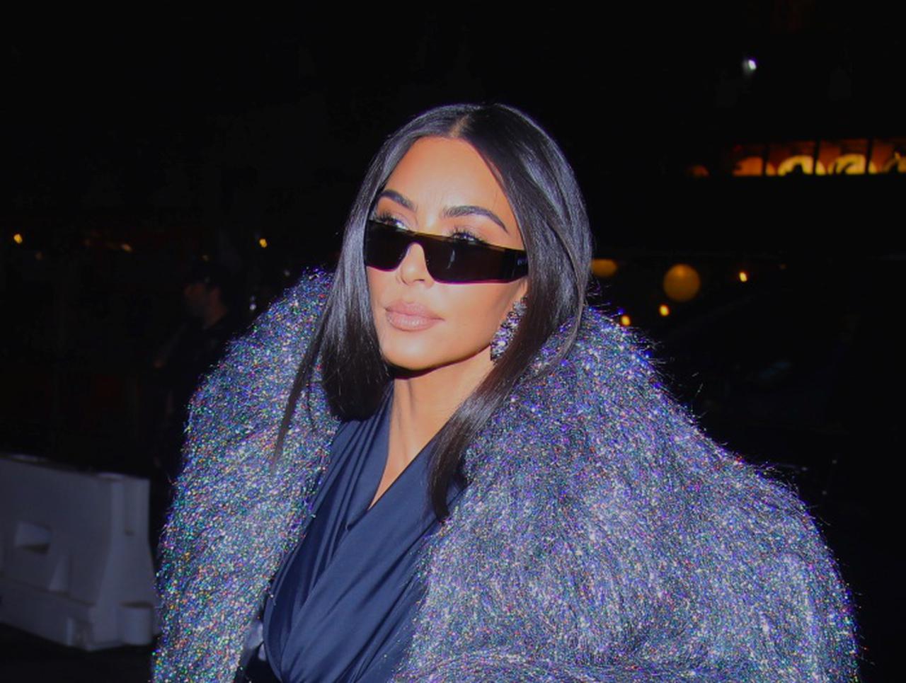 キム・カーダシアン、フェイクファーでもコートは250万円オーバー