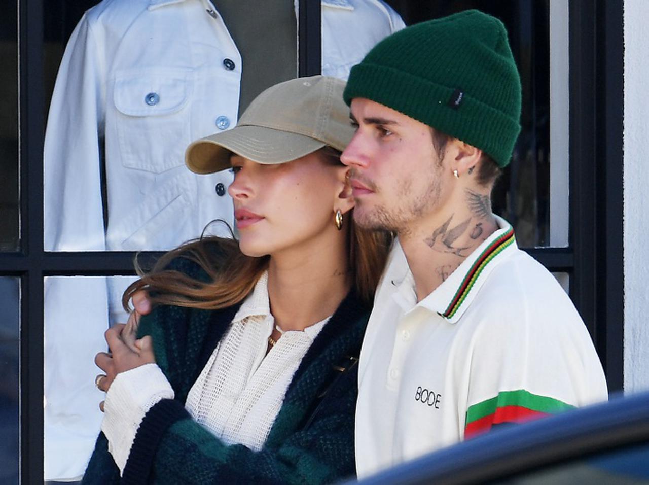 ジャスティン・ビーバー、「あの事件」について聞こうとする記者から妻ヘイリー・ビーバーを守る