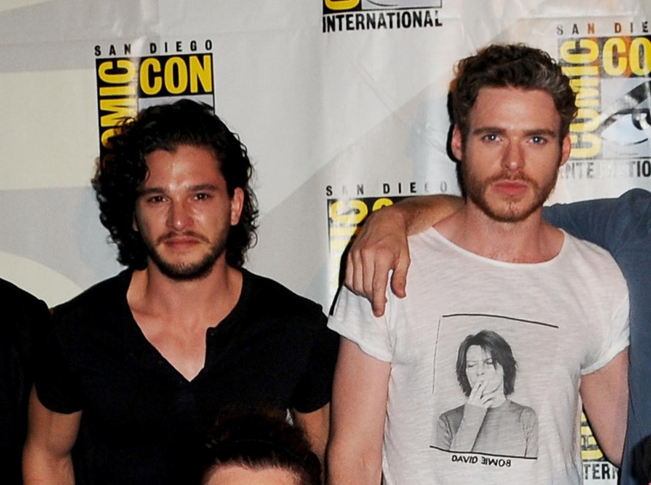 『ゲーム・オブ・スローンズ』の“兄弟”が再会！リチャードとキットのMCU現場での「会話」は？