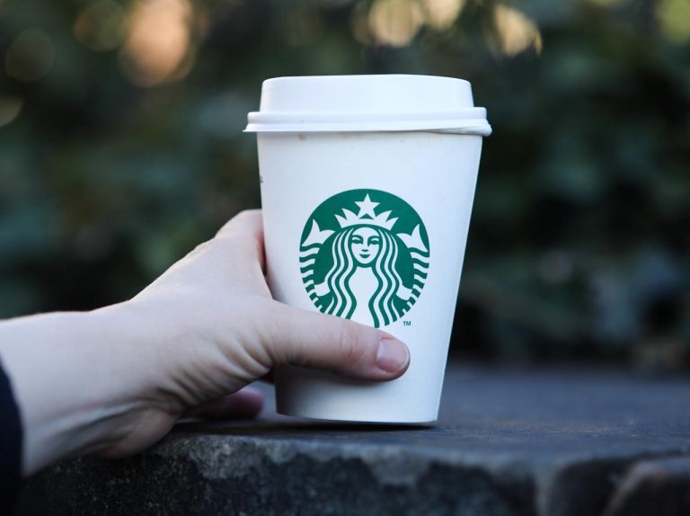 スターバックスのフラペチーノに「浮かんでいたもの」にギョッ…、その『真相』は…