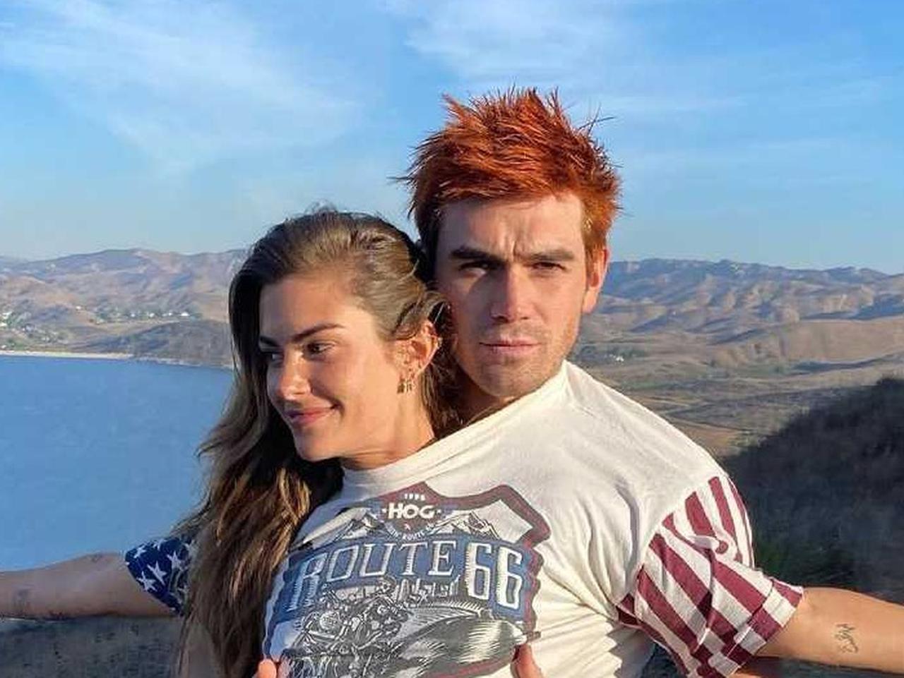 母乳をコーヒーに入れる動画が話題、『リバーデイル』KJ・アパがついに結婚?