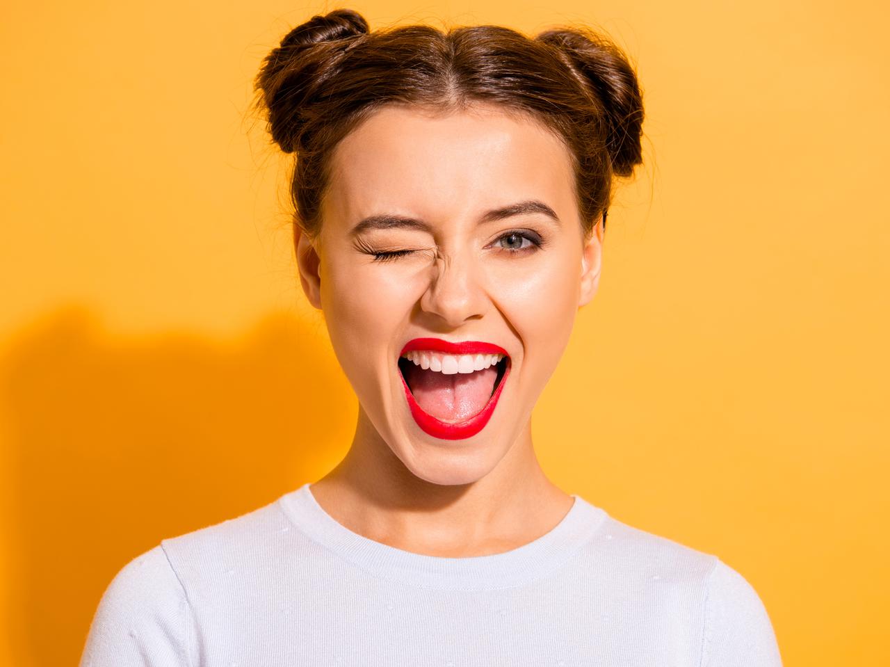 歯が白くきれいに見えるリップは何色?「リップカラー」の選び方をプロが指南