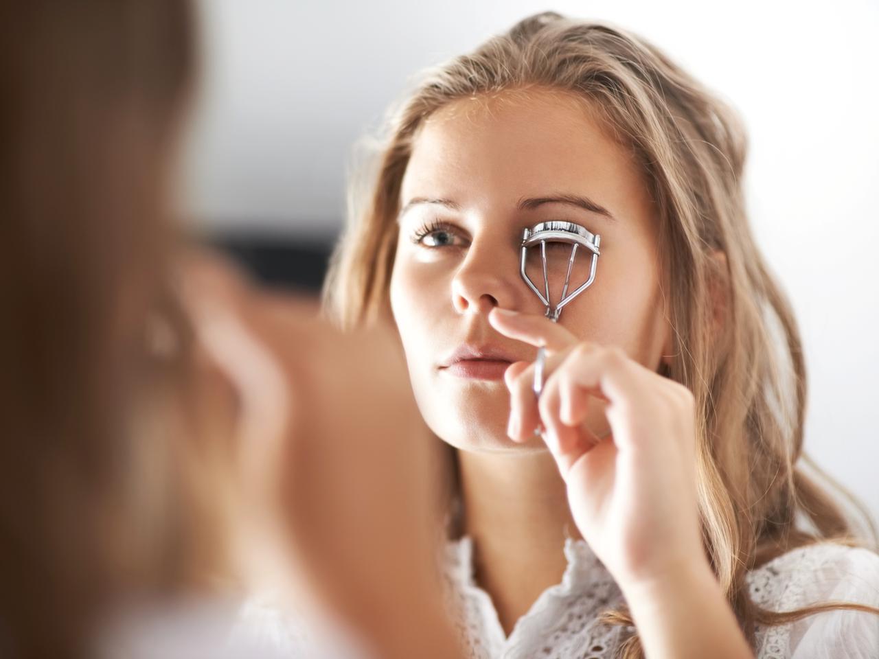 自まつげが弱ってきた?まつげケアが必要な2つのサイン