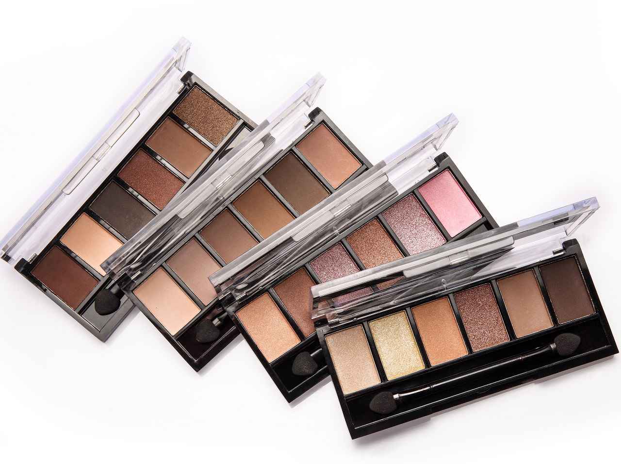 アイシャドウの色が浮く?自分に似合う色に出会える色選びのコツ