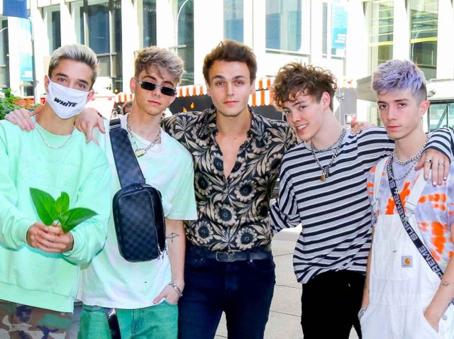 マネージメントからの虐待を告発したホワイ・ドント・ウィー、1年以上報酬が未払いだと明かす