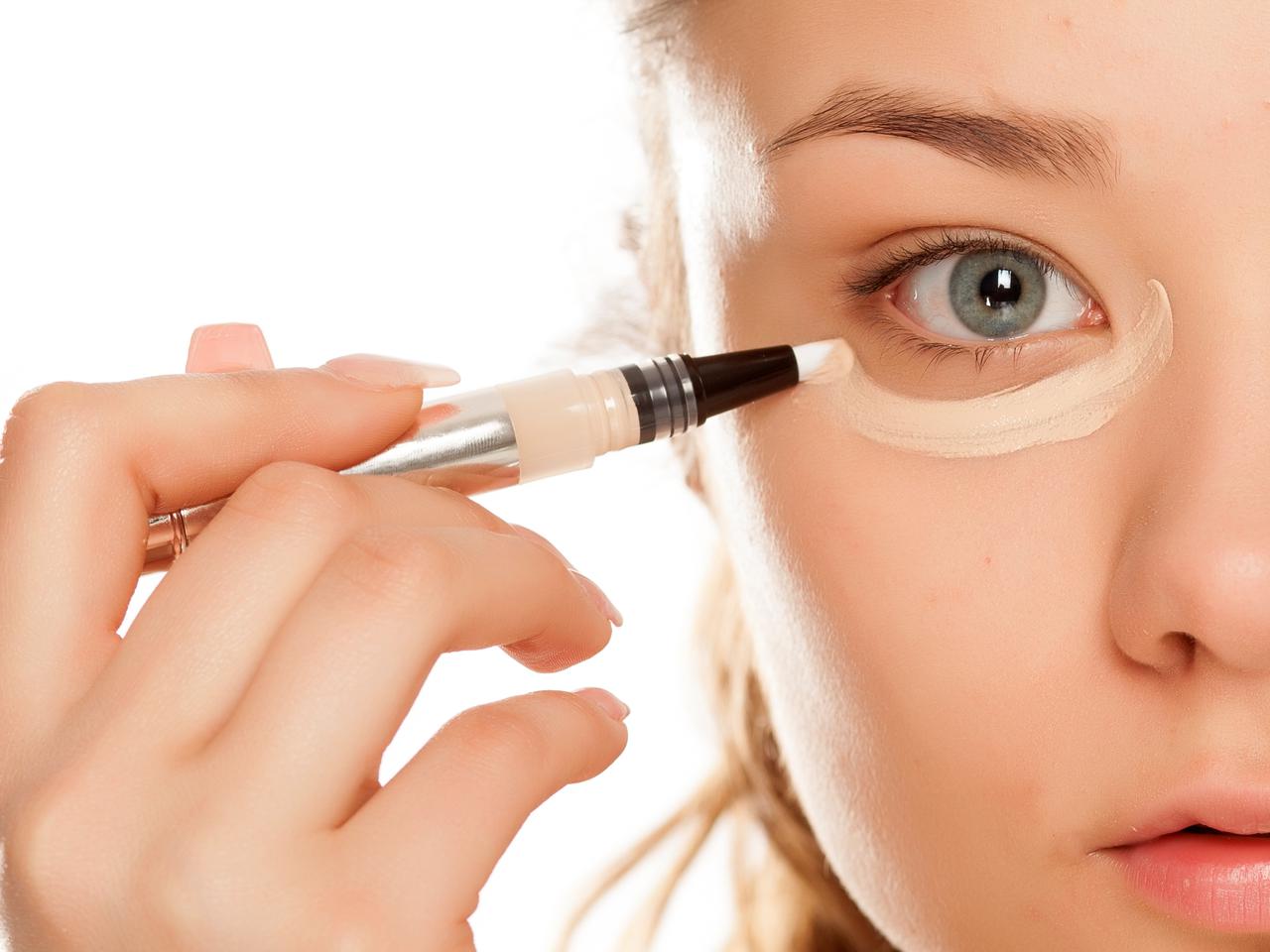 ヨレなし!浮きなし!コンシーラーを「密着」させるプロの裏ワザ