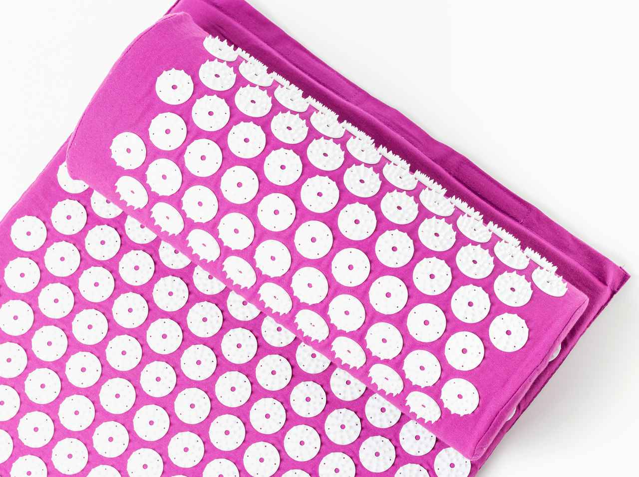 セレブもハマる「指圧マット」が一大ブームに!自宅で指圧マッサージが体験できるツールが話題