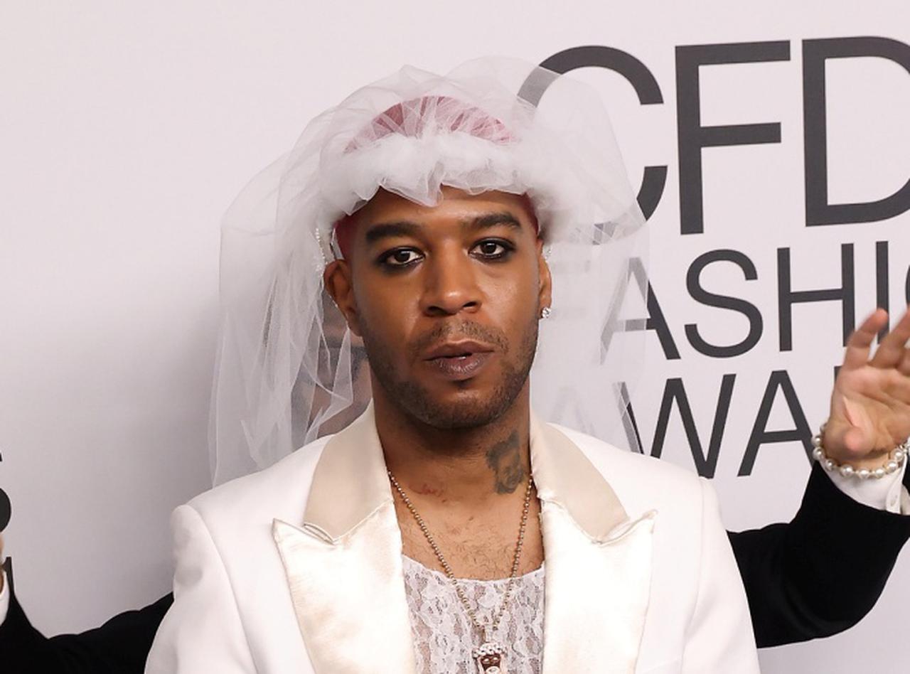 ウェディングドレス風衣装で話題、「自分らしく、自由になるんだ」人気ラッパーのキッド・カディ