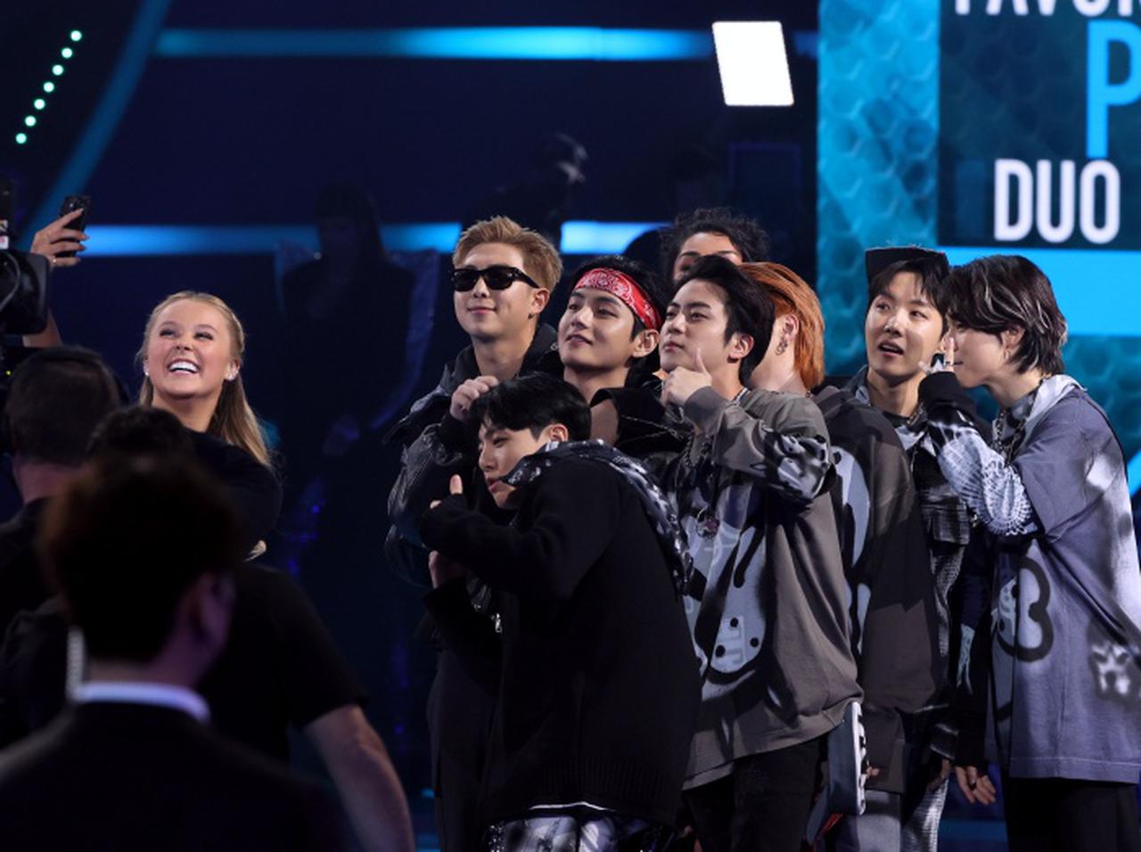 ジョジョ・シワ、BTSと撮った写真をさっそくインスタに投稿【AMA2021】