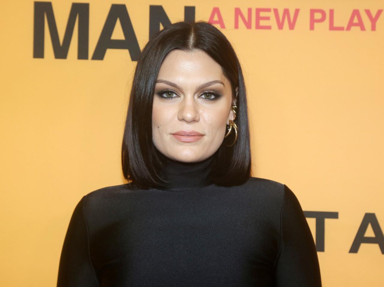 コンサートの前日に流産していた、ジェシー・Jが公表