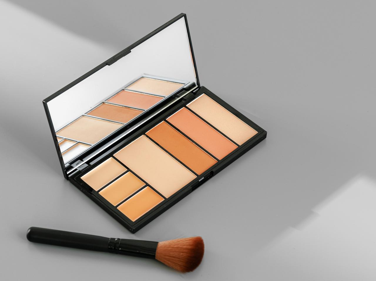 コンシーラーは肌悩みによって違う!ニキビ、シミ、クマに合わせた選び方をプロが伝授