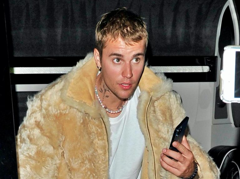 ジャスティン・ビーバー、「トムホ」と同じ時間に同じレストランから出てくるところを目撃される