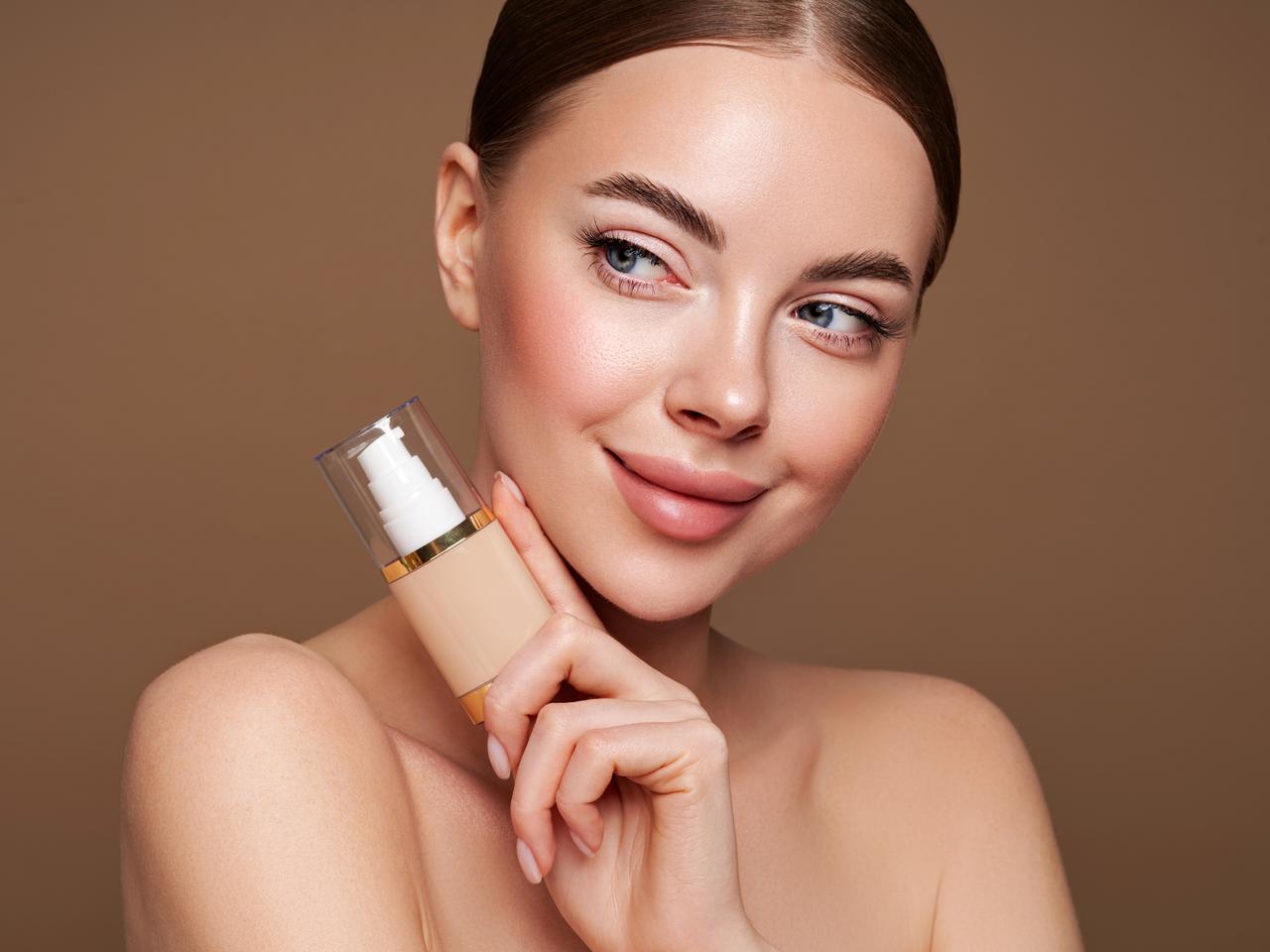 ファンデは季節によって「塗り方」を変えるべき!乾燥を目立たせないベースメイク術