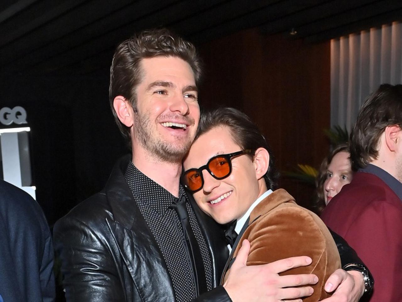 新旧スパイダーマンが久しぶりに再会！トムホとアンドリューがハグ