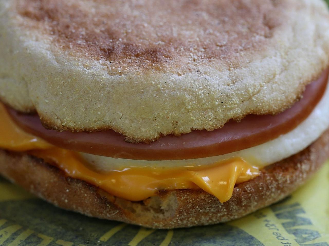 マクドナルドが“公式に”公開した朝マックのライフハックが最高