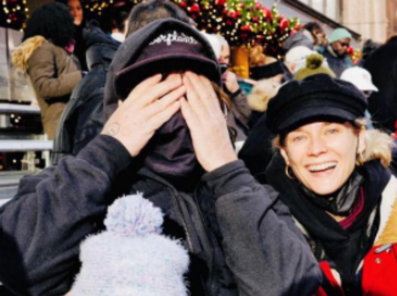 『ウォーキング・デッド』ノーマン・リーダス、娘と「お揃いポーズ」をする様子が愛くるしい