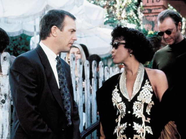 『ボディガード』ホイットニー・ヒューストンの主題歌は「あの名曲のカバー」になる予定だった！それって？