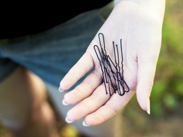 メイクでも大活躍！「ヘアピン」の意外と知らない活用術3つ
