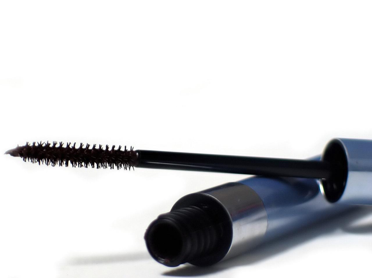 「フィルムマスカラ」なのにカールが落ちにくい!プロも絶賛する1本に注目