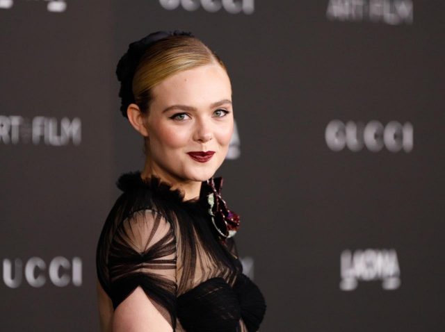 エル・ファニング、『イカゲーム』キャストたちと次々に自撮りしてご満悦