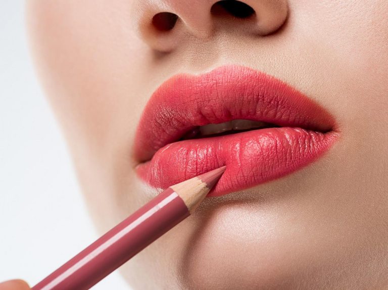 オーバーリップが老け見えを招く?プロが指摘するNGな取り入れ方