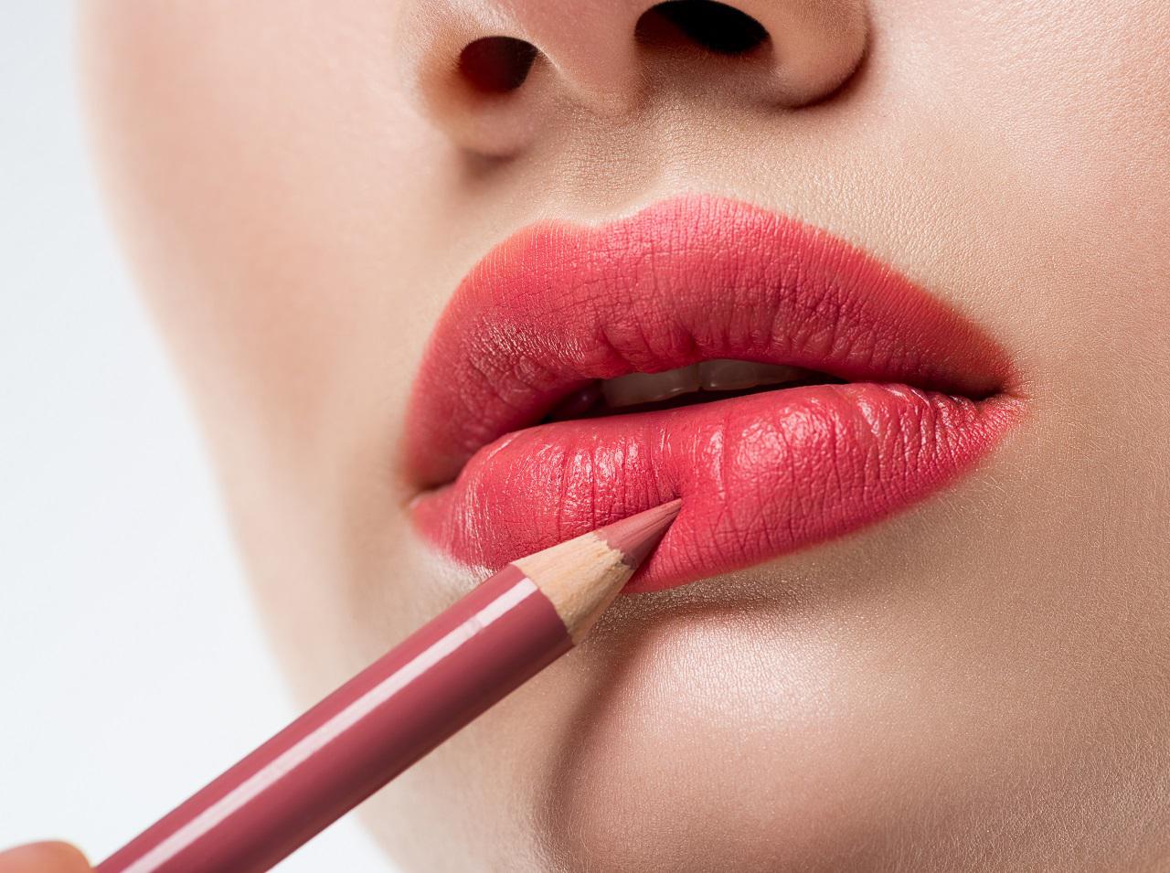 オーバーリップが老け見えを招く?プロが指摘するNGな取り入れ方