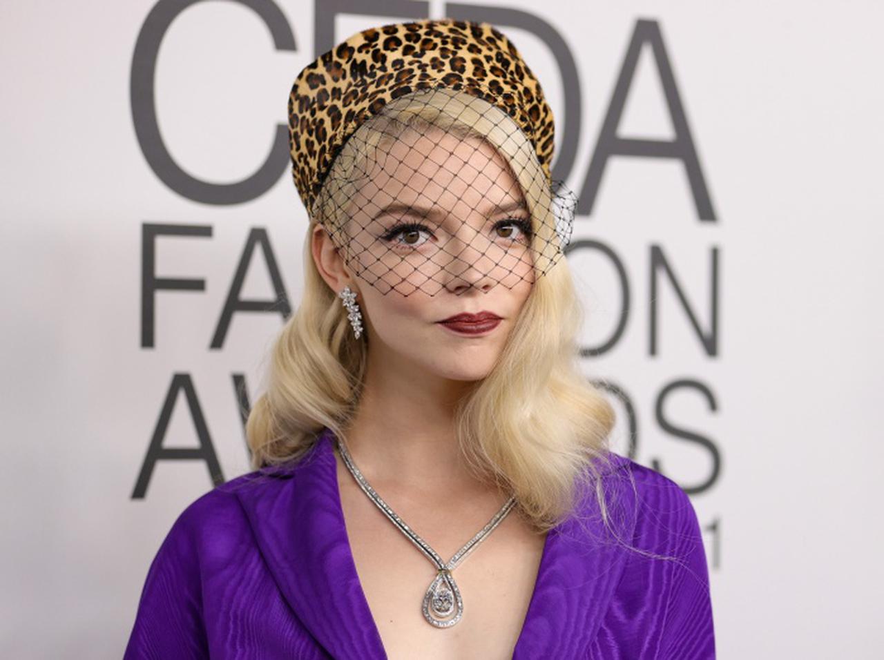 「今年の顔」に選ばれたアニャ・テイラー＝ジョイ、『101匹わんちゃん』イメージの衣装で授賞式へ