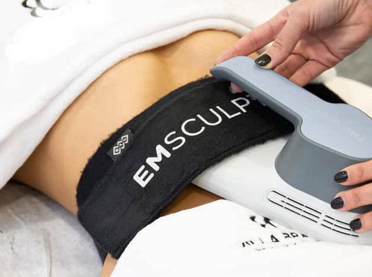 30分で筋トレ2万回分!お腹とお尻を引き締める施術「エムスカルプト」に注目