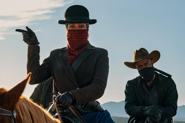 【隠れメッセージ】Netflix『ザ・ハーダー・ゼイ・フォール』には、チャドウィック・ボーズマンを偲ぶシーンが隠されていた！