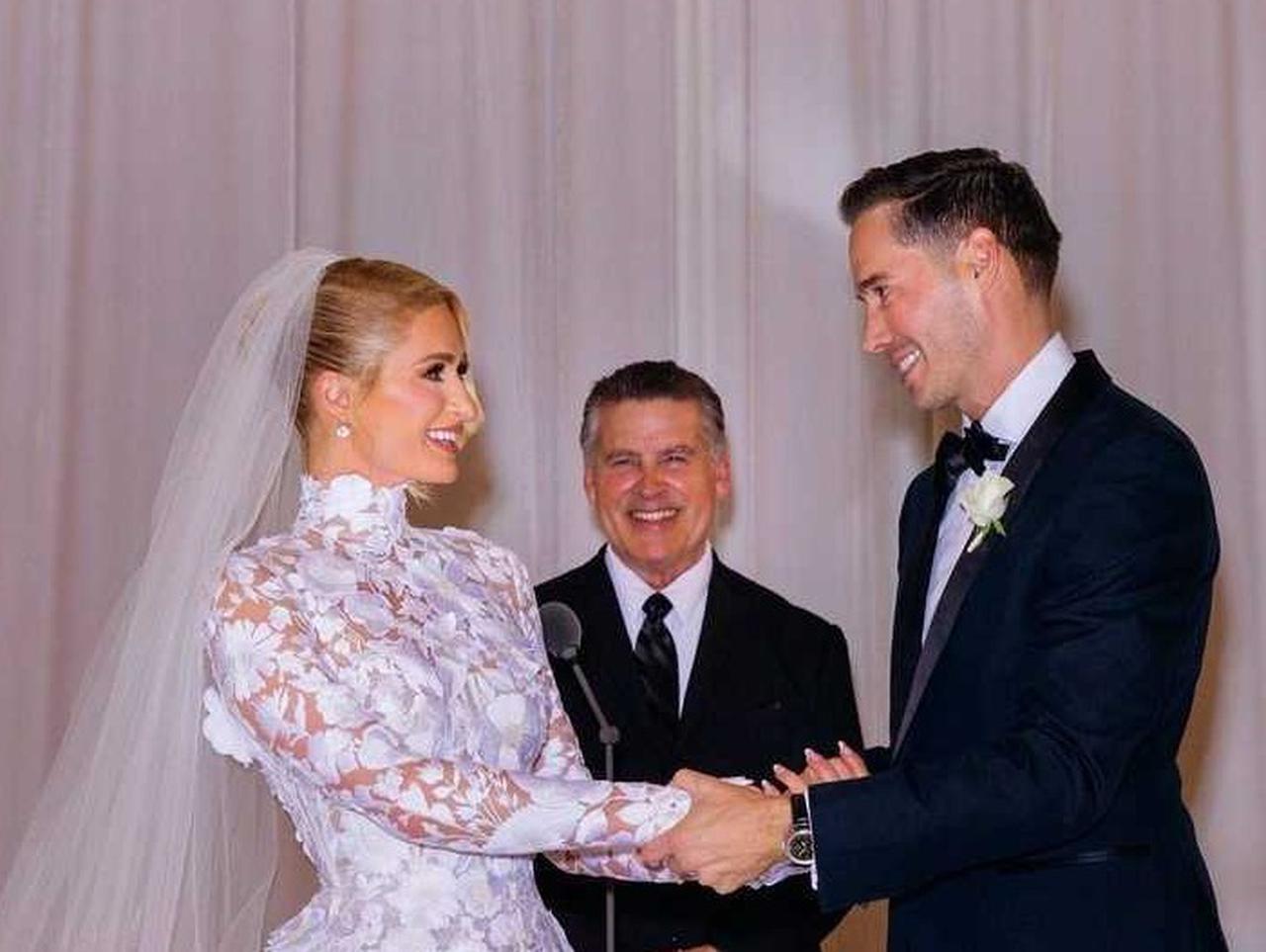 式で4着のドレス着用!二次会は遊園地!パリス・ヒルトンの結婚式を詳報