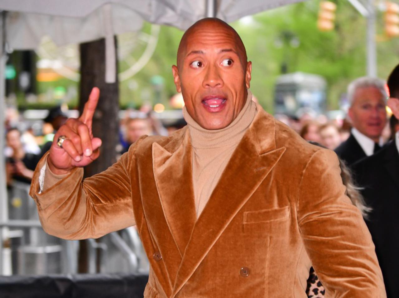 ドウェイン・ジョンソン、“スターの豪邸巡り”をする人たちに「もう俺の家は見た？」と声をかける