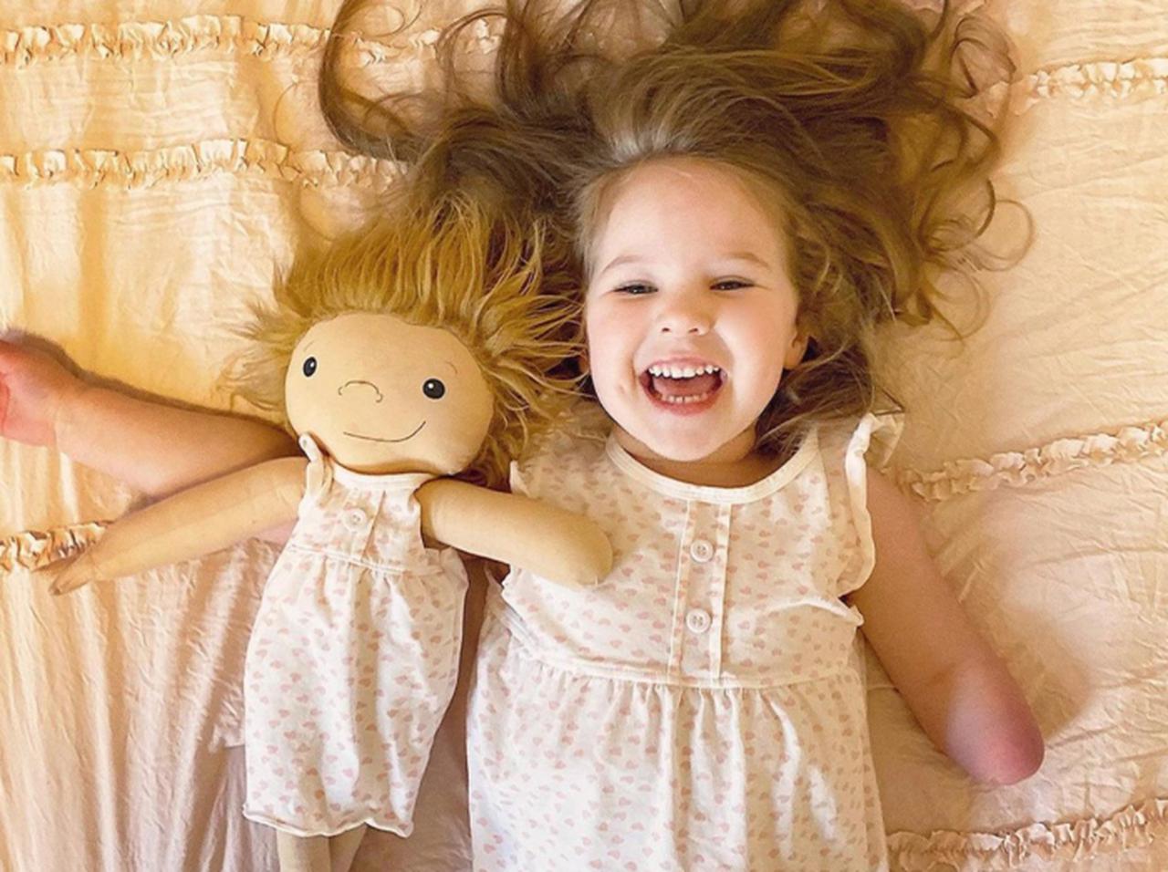 「自分と同じ外見の人形」が障がいを持つ子供たちの人生を変える