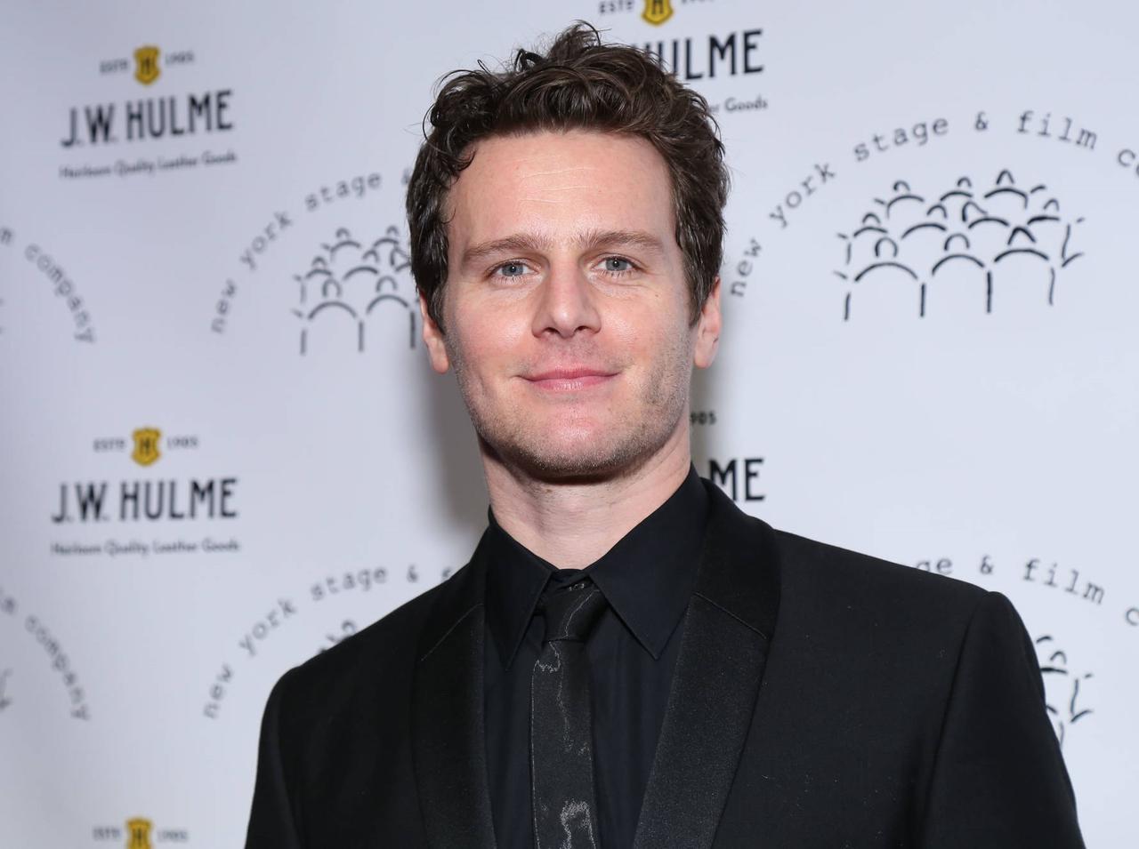 『マトリックス』の新エージェント・スミス、ジョナサン・グロフってどんな俳優？誰もが知る「あのキャラ」の声！